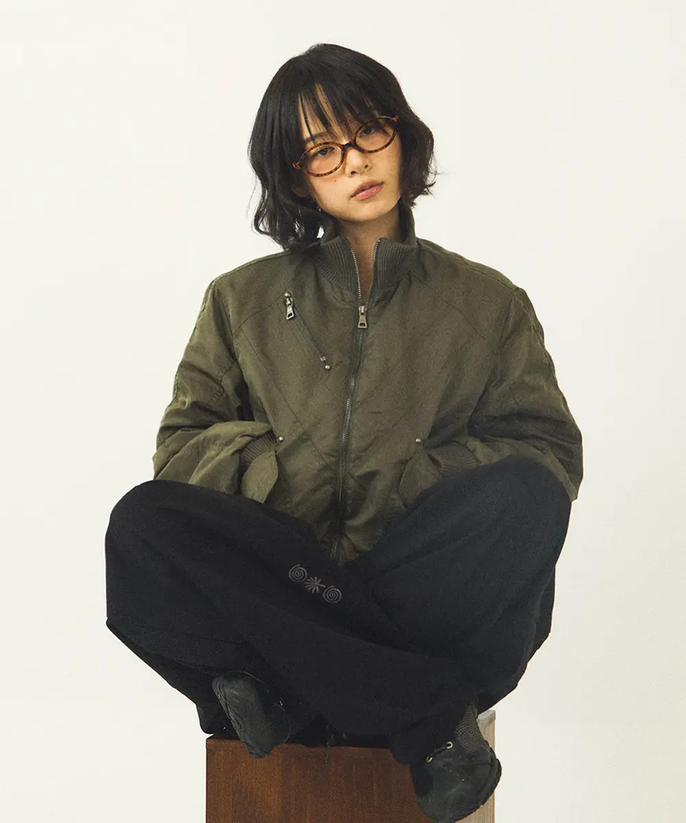 DANDEL cropped studded MA-1 jacket (カーキ) MUSINSA公式 | DANDEL DD cropped studded MA-1 jacket (KHAKI)