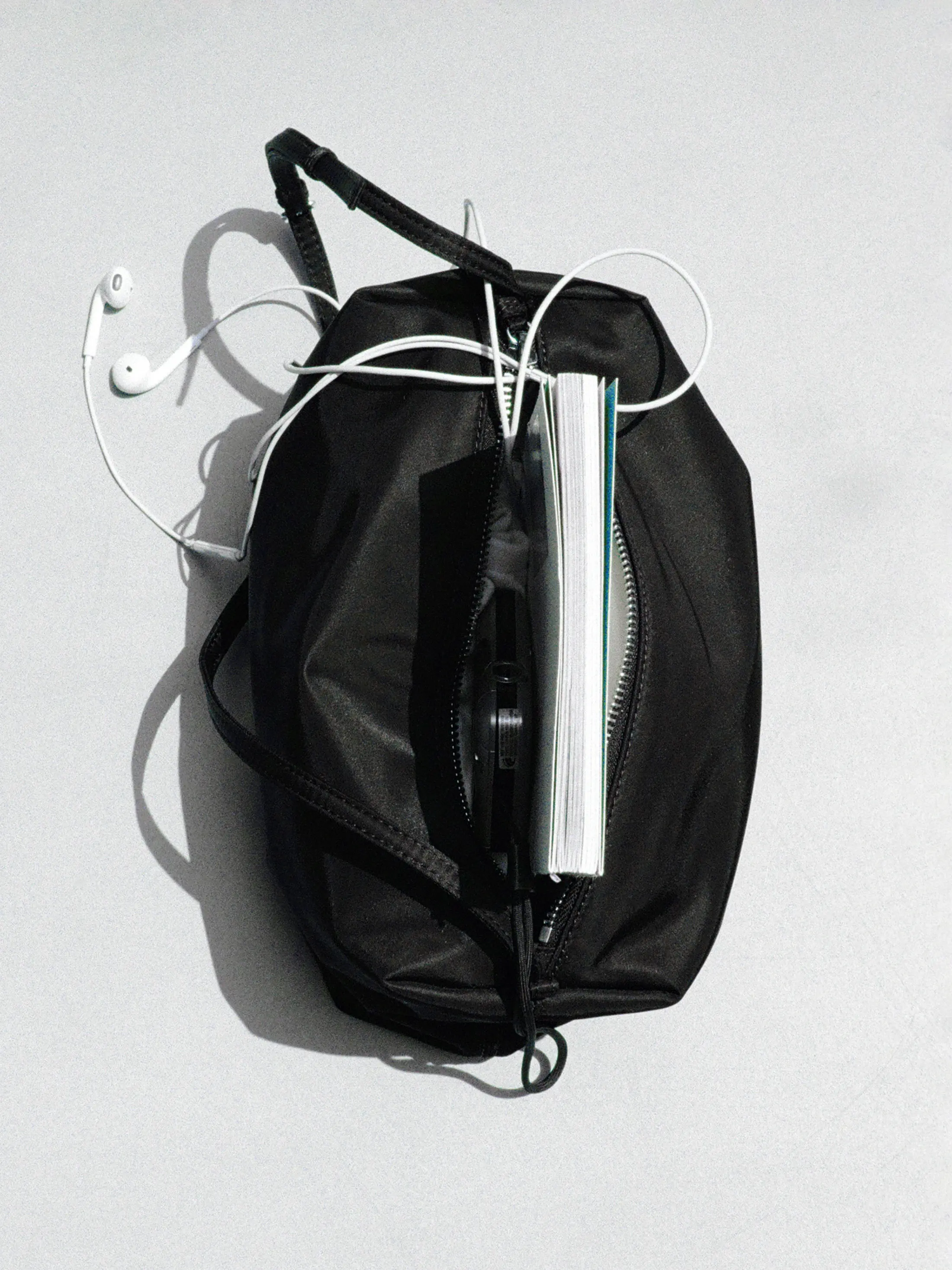 MUSINSA公式 | LOW CLASSIC CARAMEL BOX BAG_BLACK [LC267BA03BK]