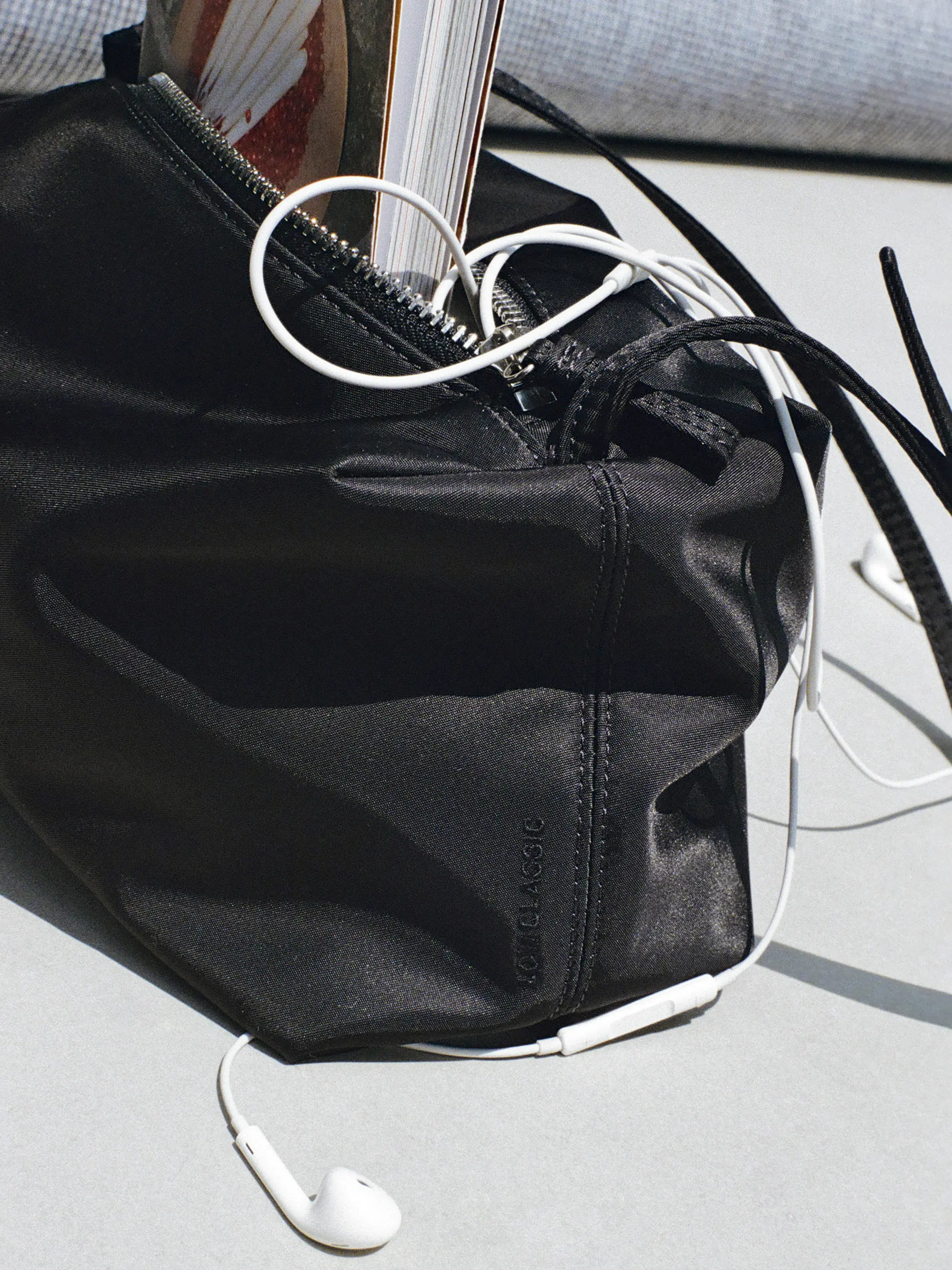 MUSINSA公式 | LOW CLASSIC CARAMEL BOX BAG_BLACK [LC267BA03BK]